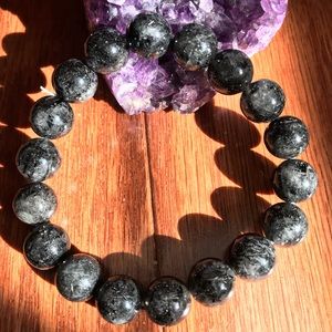 Natural Quartz Bracelet ( Jade Certificate )
